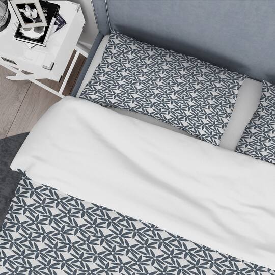 Designart 'Retro Abstract Flower Design IV' Mid-Century Duvet Cover Set
